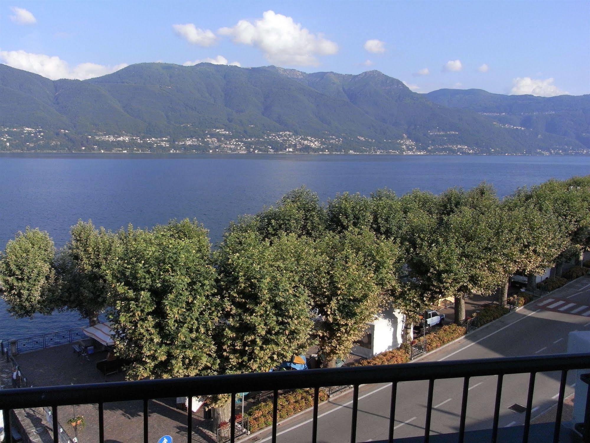 Albergo Del Sole Porto Valtravaglia Exterior photo
